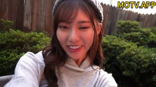 妹子声音很尖锐，被各种抬腿动作深插狂草。
